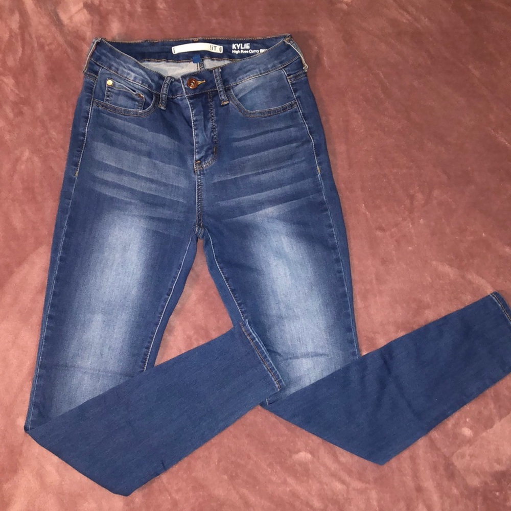!iT ~KYLIE High Rise Curvy Skinny size 4